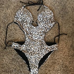 Monokini animal print cutout swimsuit